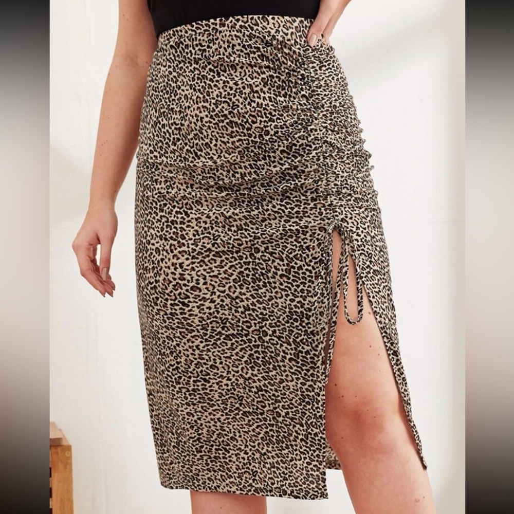 SHEIN Plus Ruched Drawstring Split Thigh Leopard Skirt